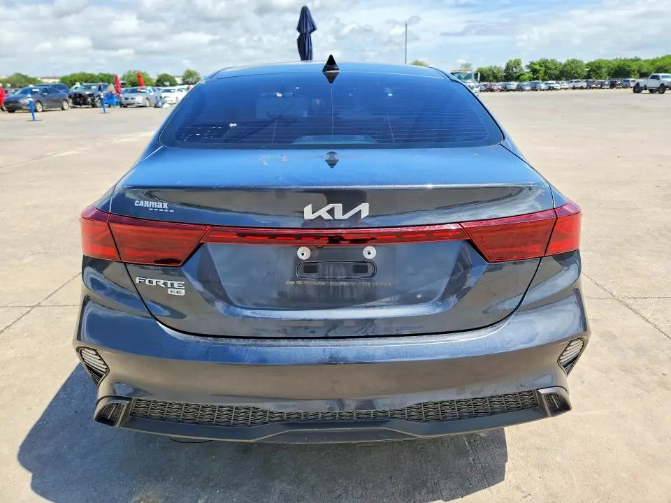 2023 KIA FORTE LX  