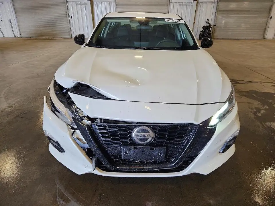 2022 NISSAN ALTIMA SR  