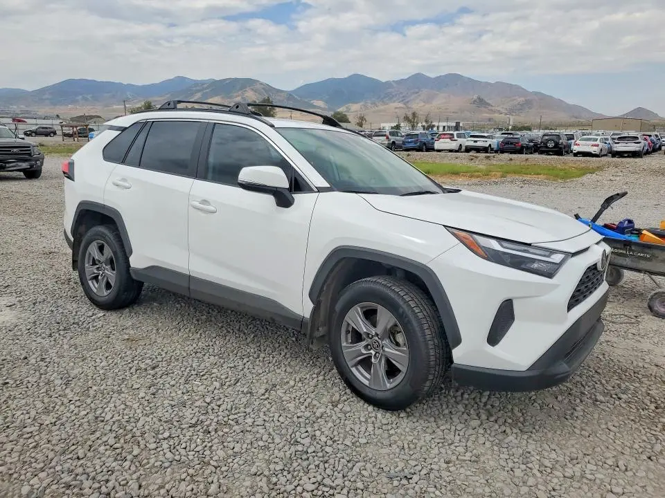 2023 TOYOTA RAV4 XLE  