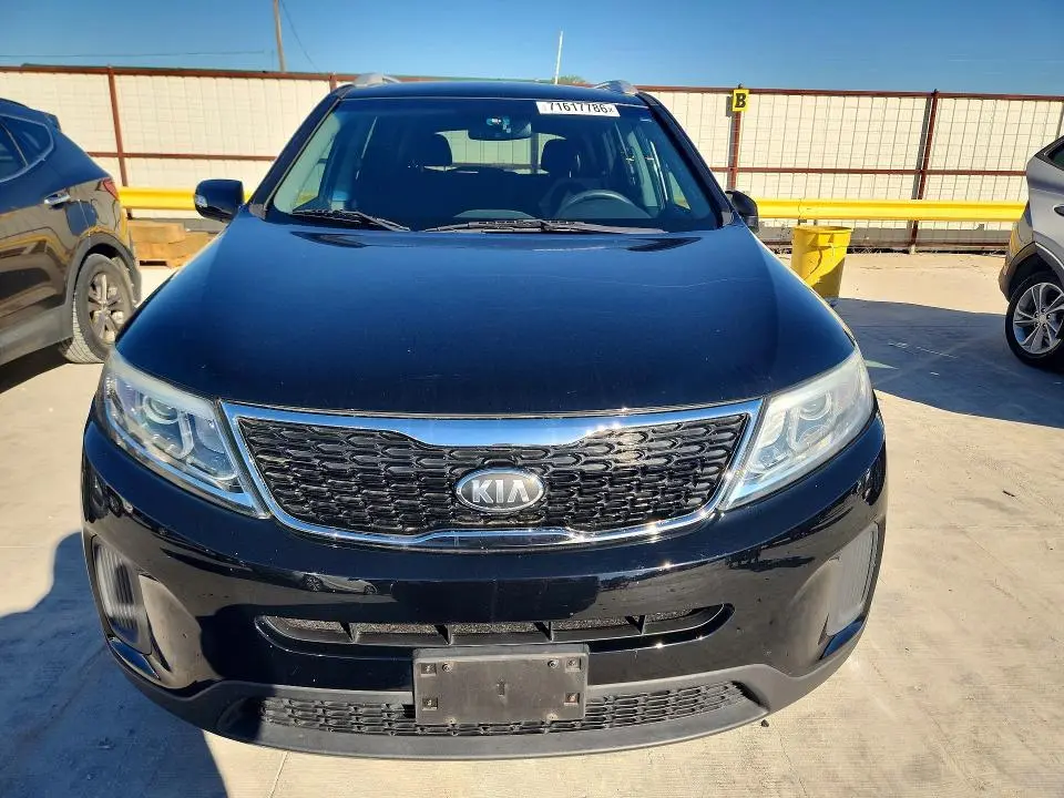 2015 KIA SORENTO LX  