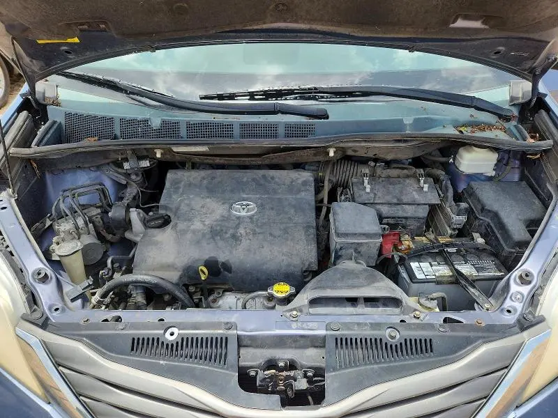 2014 TOYOTA SIENNA XLE 8-PASSENGER  