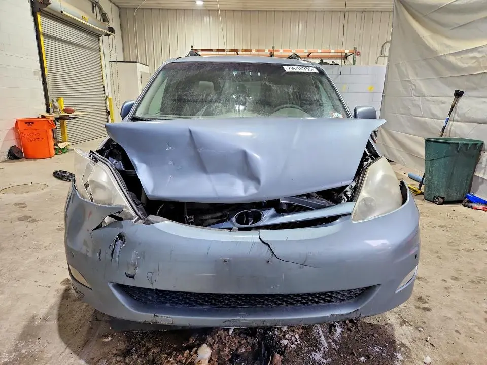 2010 TOYOTA SIENNA XLE  