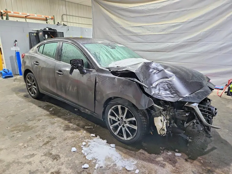 2018 MAZDA 3 TOURING  