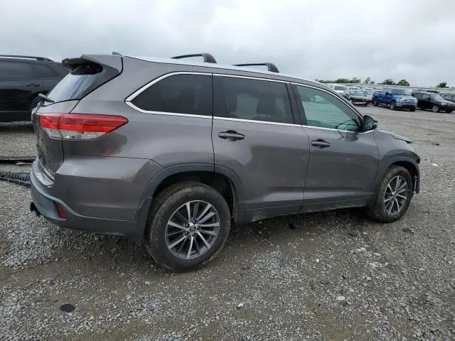 2019 TOYOTA HIGHLANDER SE  