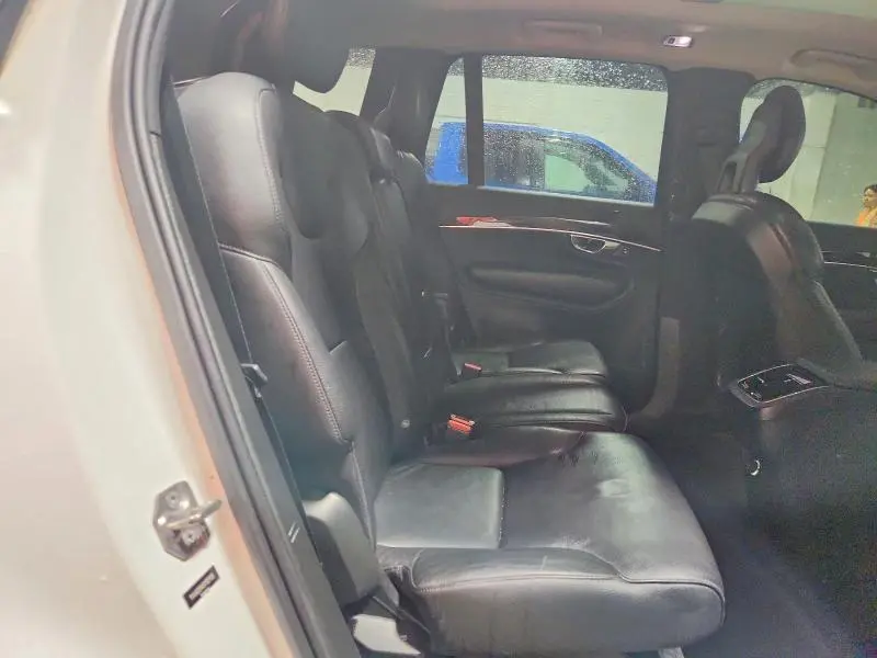 2017 VOLVO XC90 T6  