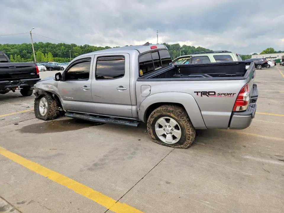 2015 TOYOTA TACOMA V6  