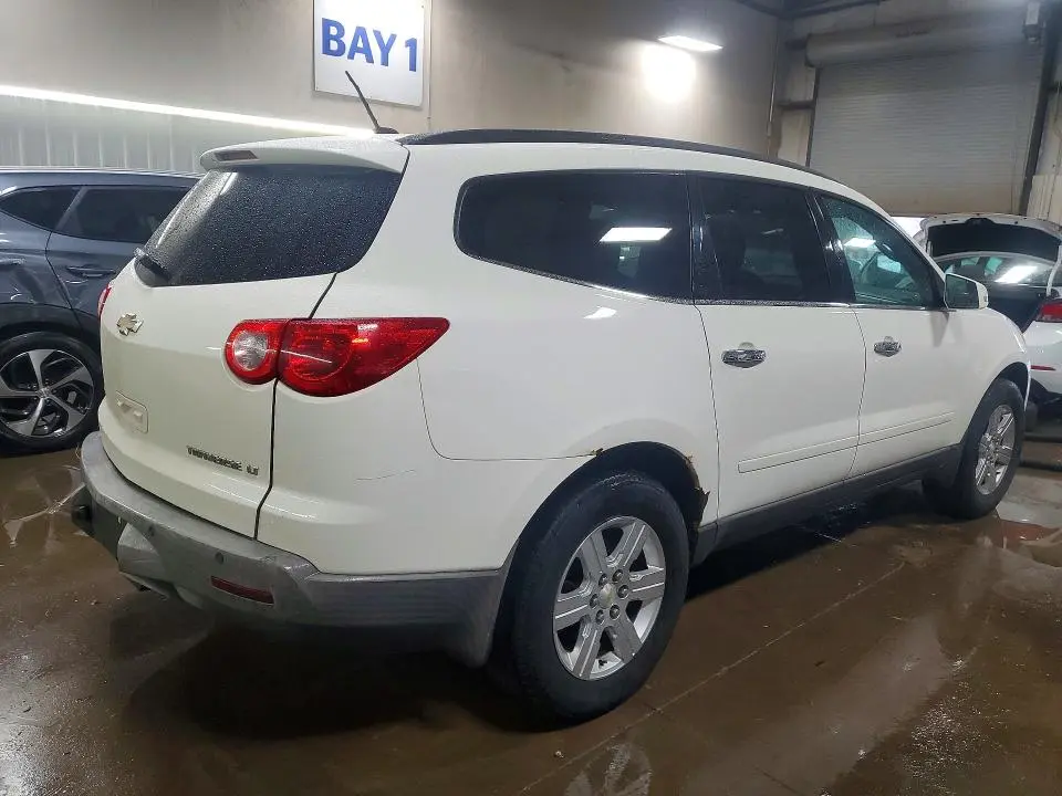 2011 CHEVROLET TRAVERSE LT  
