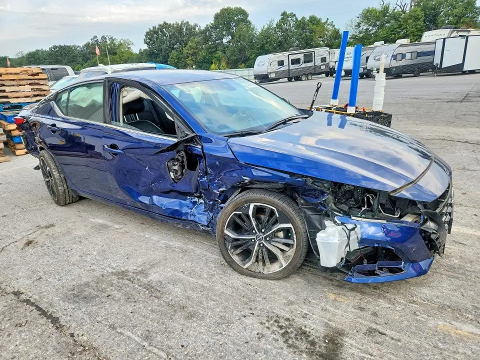 2023 NISSAN ALTIMA SR  