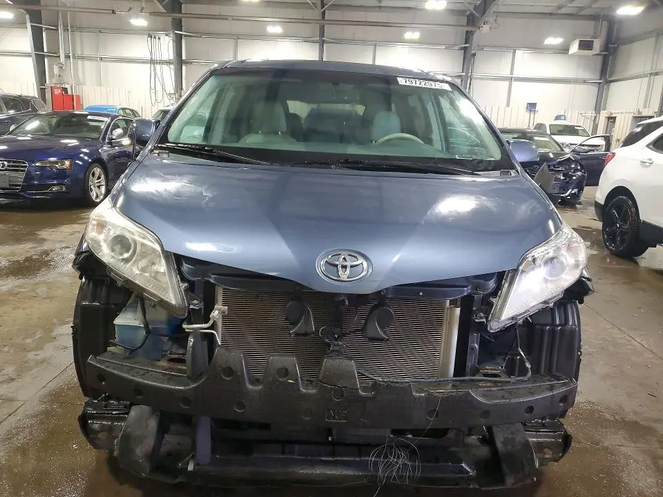 2014 TOYOTA SIENNA XLE 8-PASSENGER  