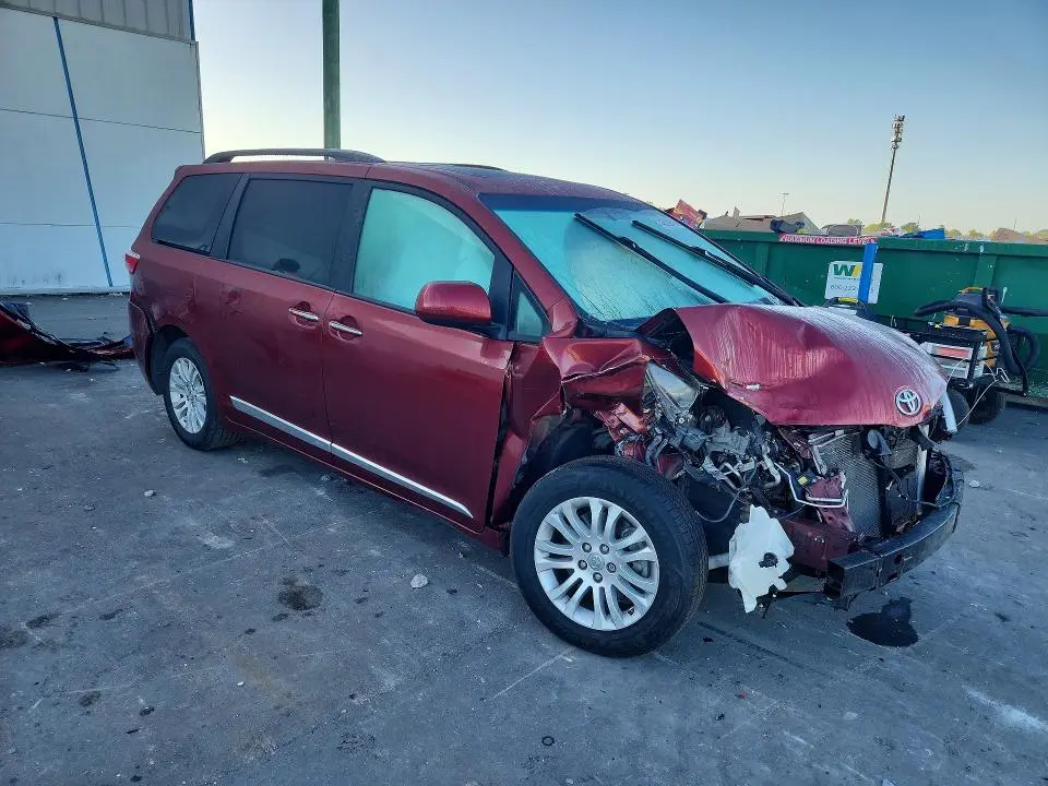 2017 TOYOTA SIENNA XLE 8-PASSENGER  