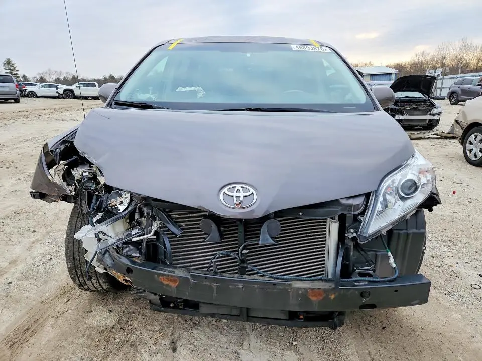 2013 TOYOTA SIENNA LE 7-PASSENGER  