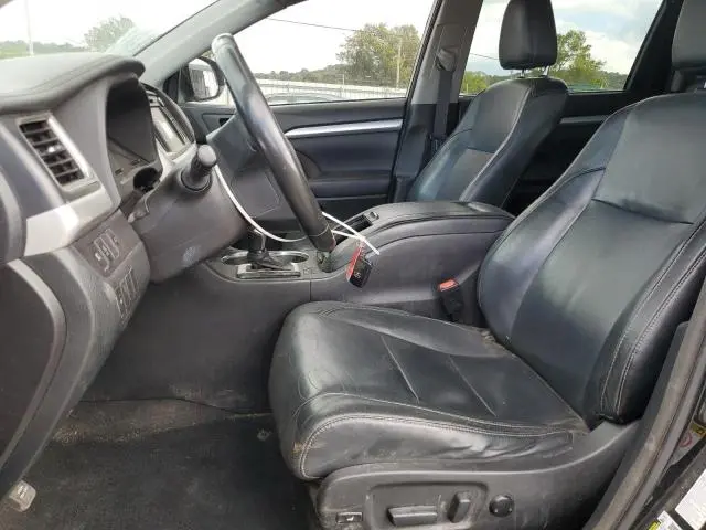 2017 TOYOTA HIGHLANDER SE