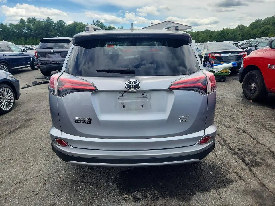 2018 TOYOTA RAV4 XLE  