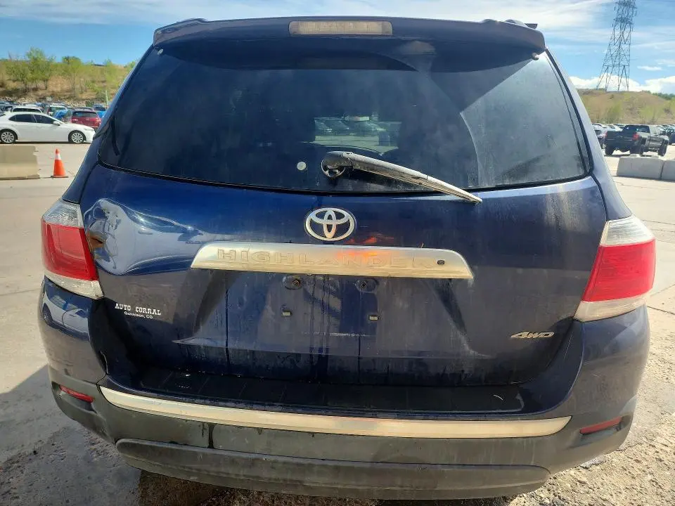 2013 TOYOTA HIGHLANDER SE  