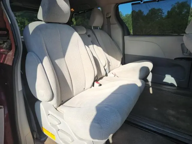 2013 TOYOTA SIENNA LE  
