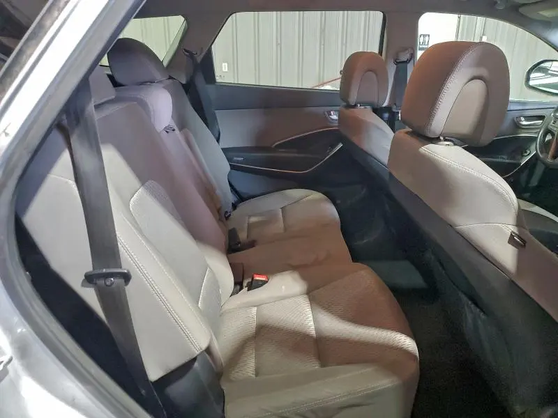 2017 HYUNDAI SANTA FE SE  