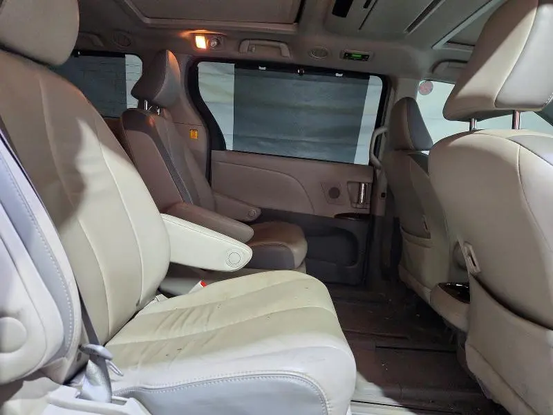 2013 TOYOTA SIENNA LIMITED 7-PASSENGER  
