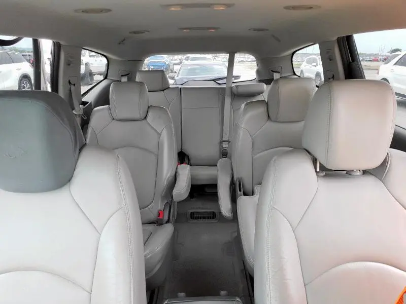 2010 CHEVROLET TRAVERSE LT  