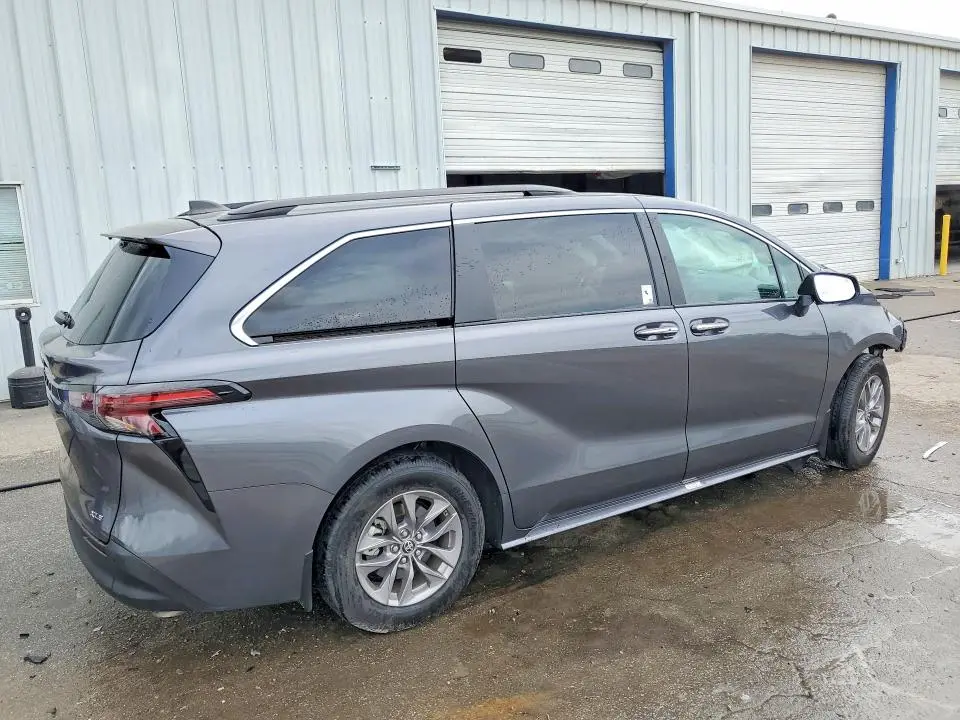 2025 TOYOTA SIENNA XLE 8-PASSENGER  