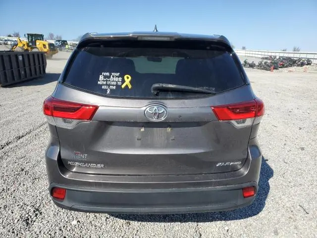 2017 TOYOTA HIGHLANDER SE  
