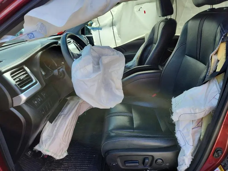 2017 TOYOTA HIGHLANDER SE  