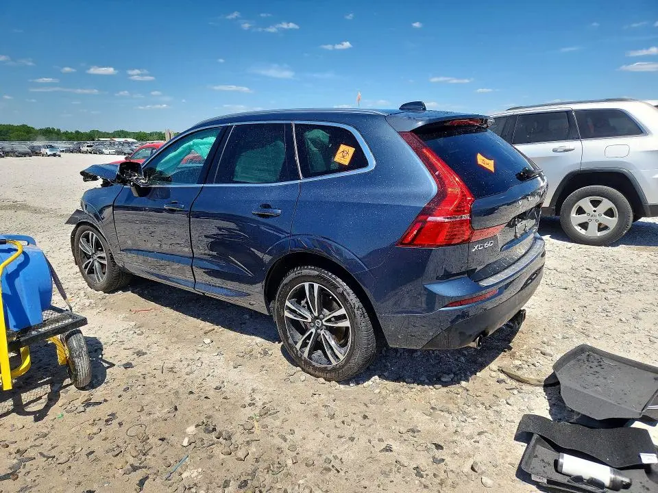 2020 VOLVO XC60 T6 MOMENTUM  