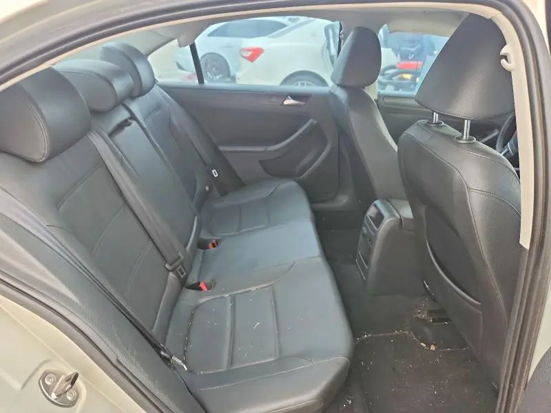 2011 VOLKSWAGEN JETTA SE  