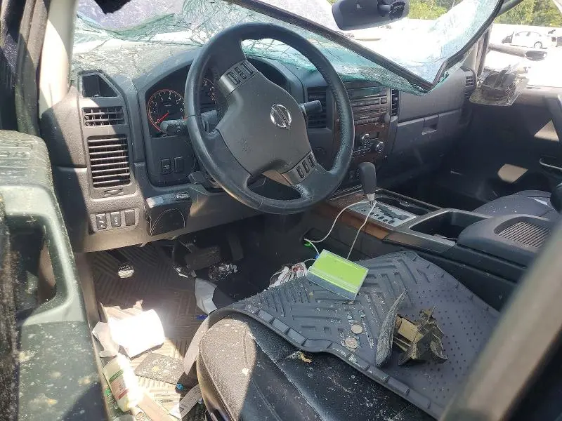 2010 NISSAN TITAN SE  