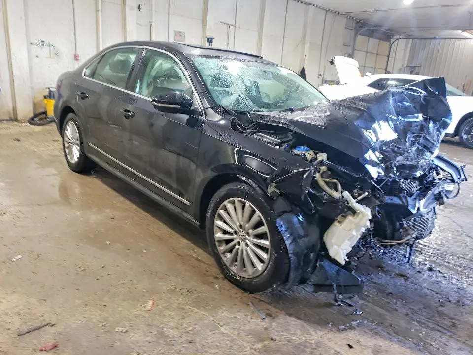 2016 VOLKSWAGEN PASSAT SE  