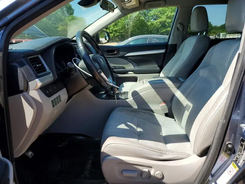 2017 TOYOTA HIGHLANDER LE PLUS  
