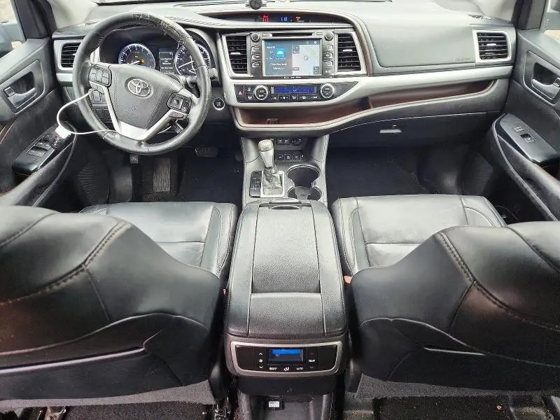 2017 TOYOTA HIGHLANDER XLE  