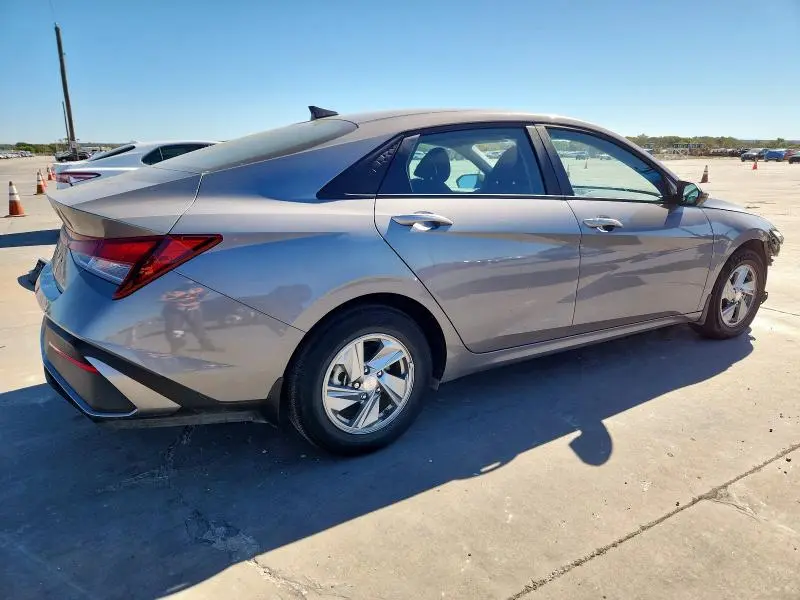 2024 HYUNDAI ELANTRA SE  