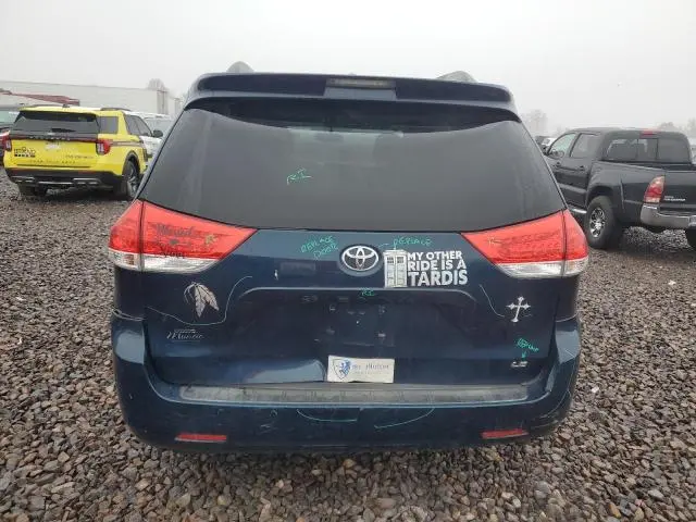 2011 TOYOTA SIENNA LE  
