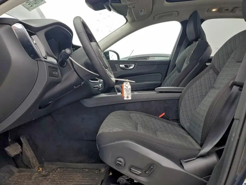 2024 VOLVO XC60 CORE  