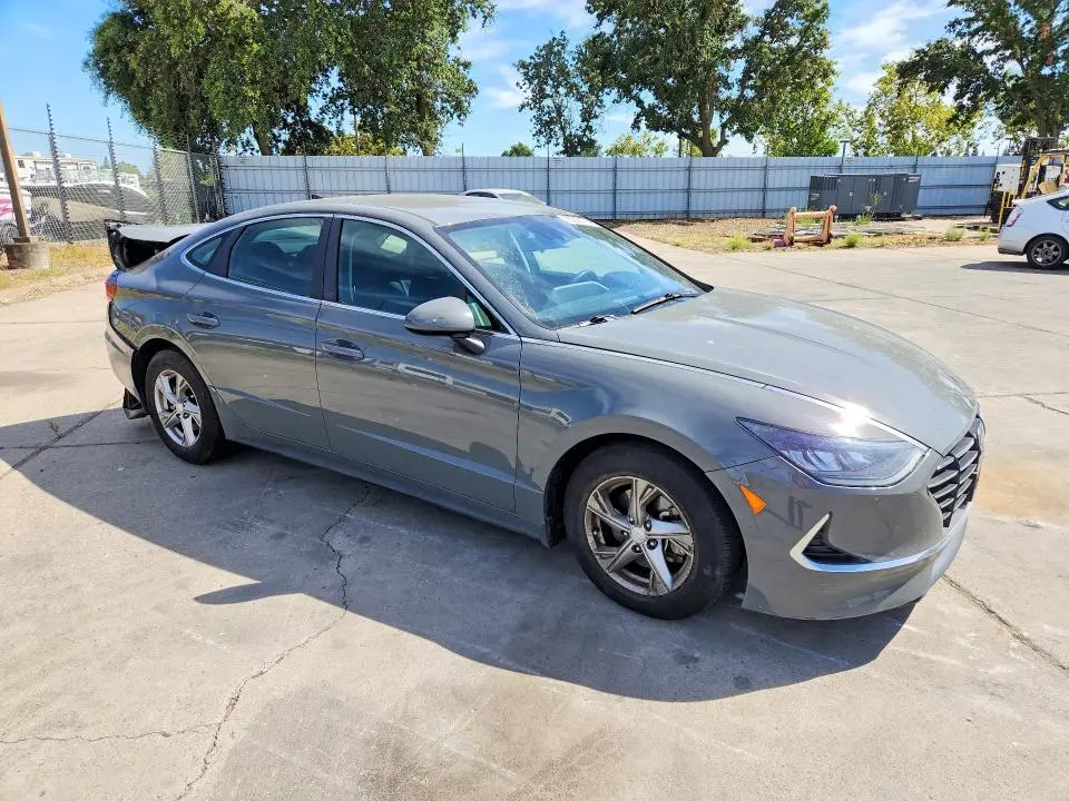 2022 HYUNDAI SONATA SE  