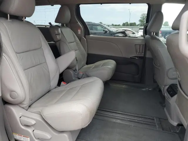 2016 TOYOTA SIENNA XLE PREMIUM 8-PASSENGER  