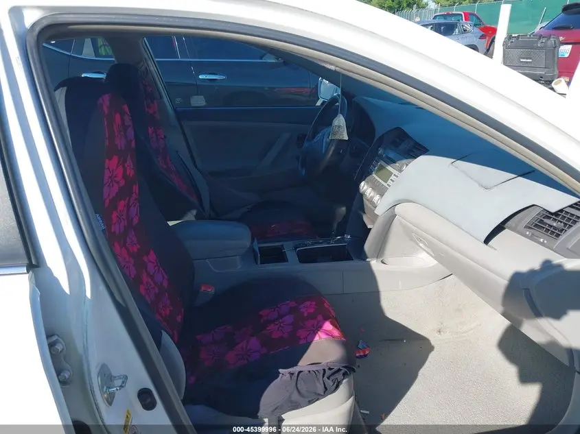 2010 TOYOTA CAMRY LE