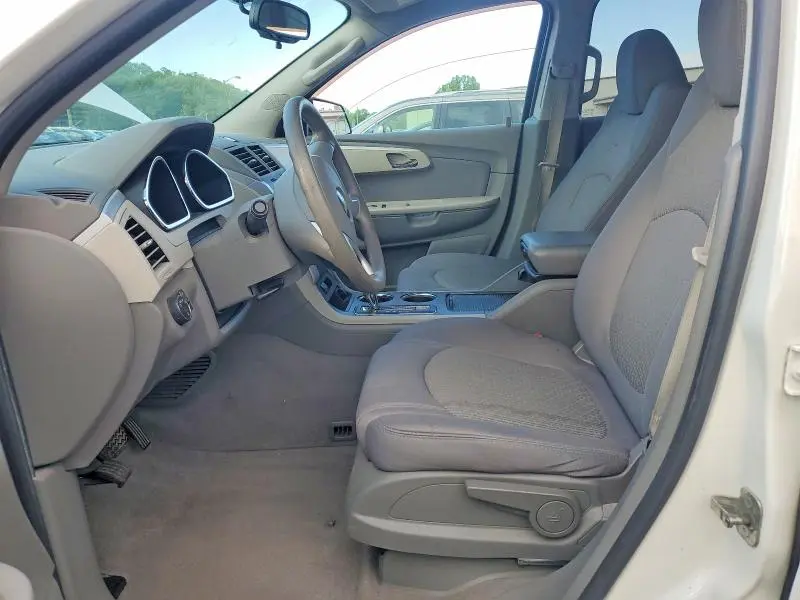 2010 CHEVROLET TRAVERSE LS  