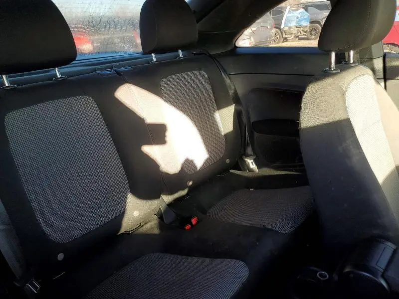 2019 VOLKSWAGEN BEETLE S  