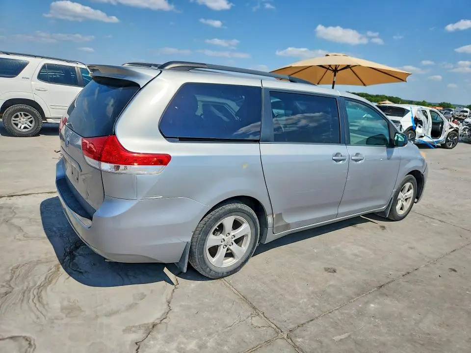 2011 TOYOTA SIENNA LE  