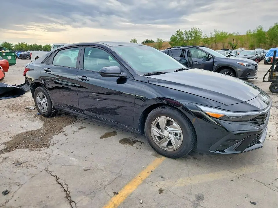 2025 HYUNDAI ELANTRA SE  