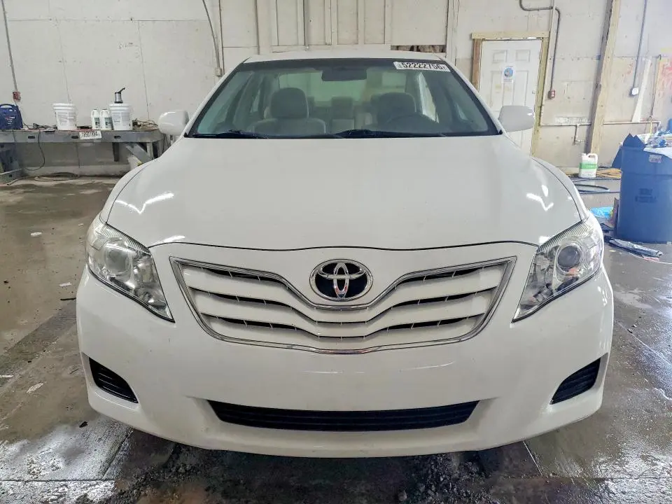 2011 TOYOTA CAMRY LE V6  
