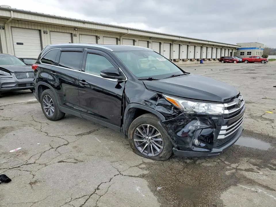 2019 TOYOTA HIGHLANDER XLE  