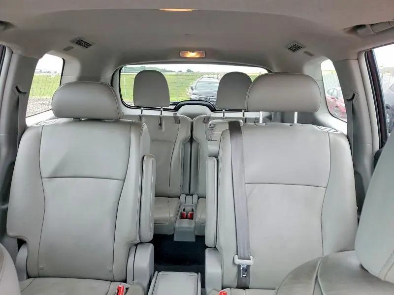 2013 TOYOTA HIGHLANDER SE  