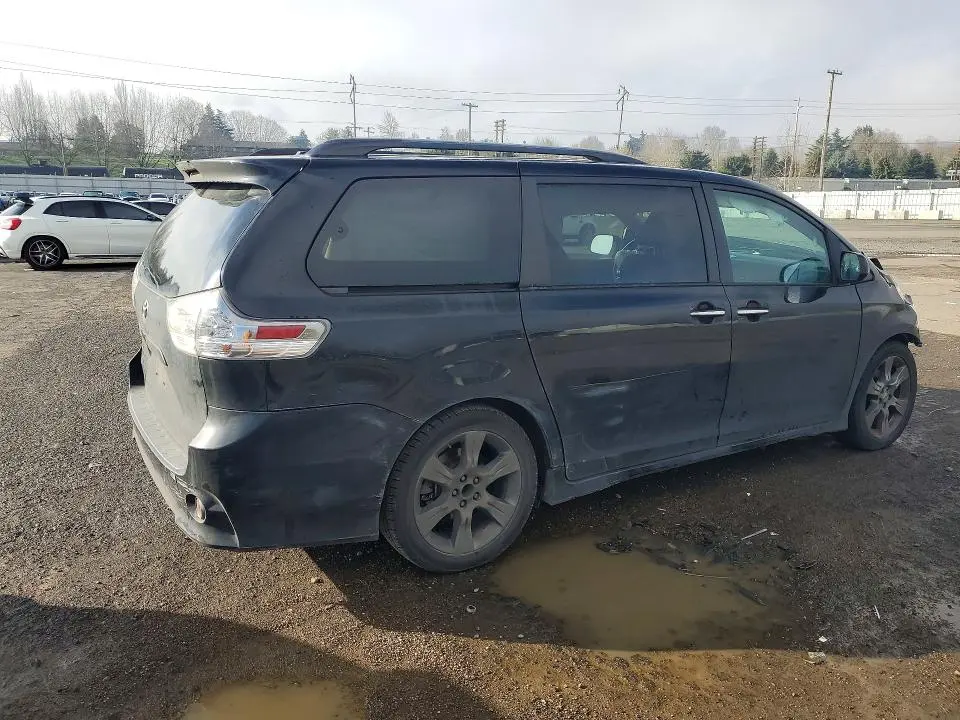 2016 TOYOTA SIENNA SE 8-PASSENGER  