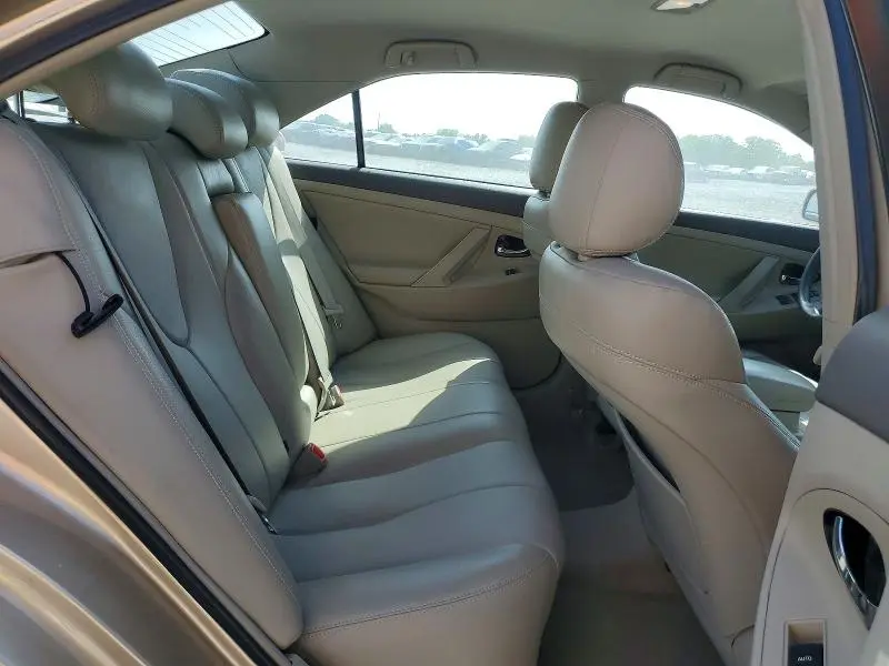 2010 TOYOTA CAMRY LE  
