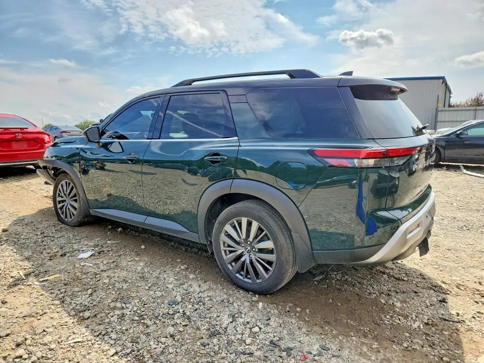 2022 NISSAN PATHFINDER SL  