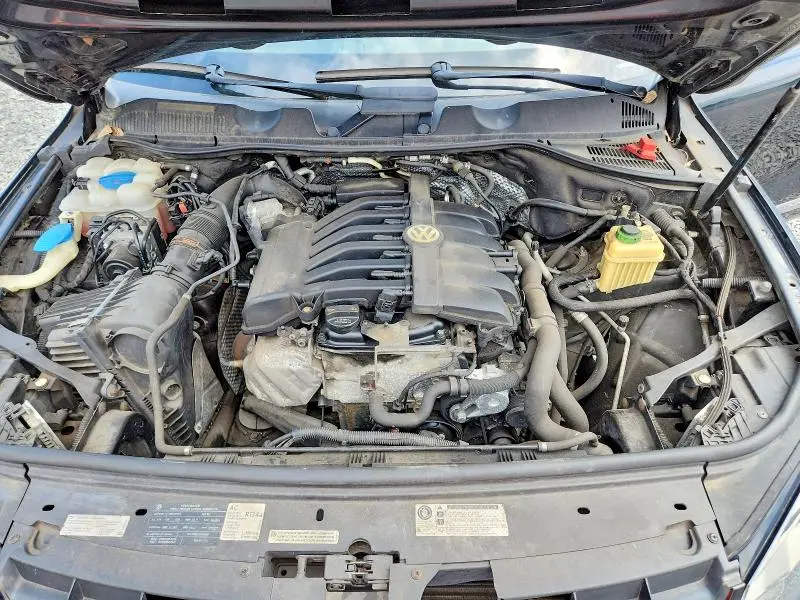 2011 VOLKSWAGEN TOUAREG V6  
