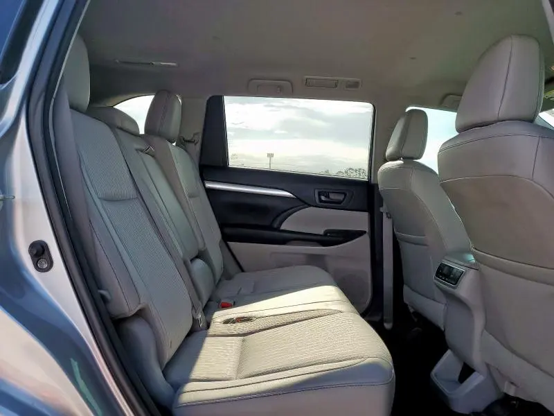 2016 TOYOTA HIGHLANDER LE  