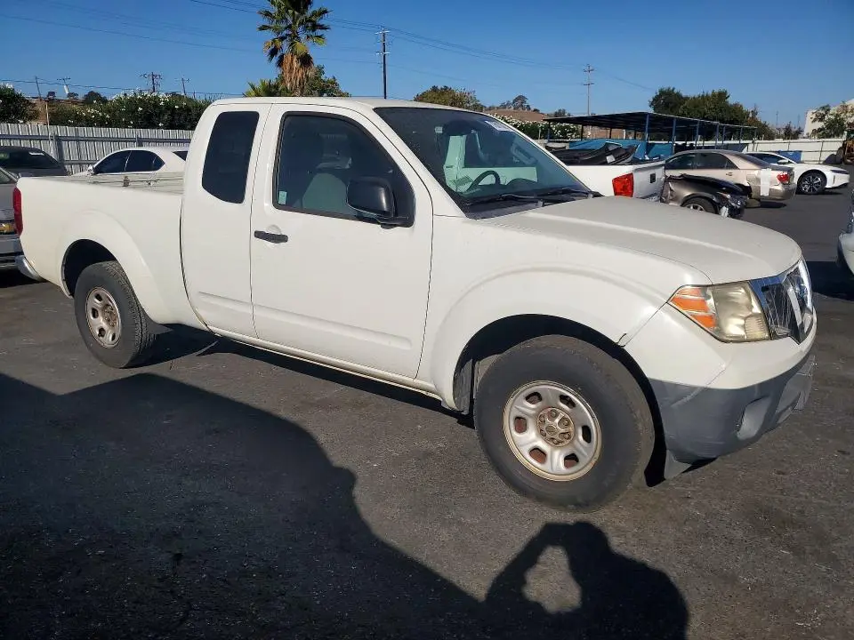 2014 NISSAN FRONTIER S  